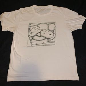 Kaws x Uniqlo Chum Tee (L)
